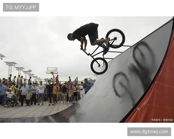 武汉滑板队的拼搏之路极限运动会上的青春与梦想